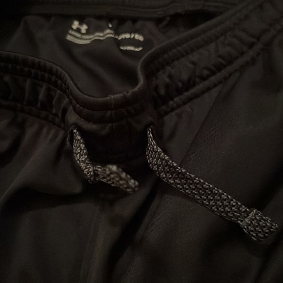 Boys Sz XL under Armour black shorts. - Picture 5 of 5